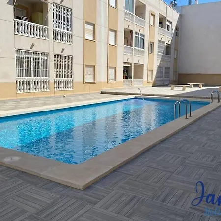 Torrevieja 1 Bed Apartment With Communal Pool Tv11 Apartman Torrevieja